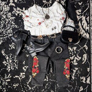 Driftwood Jeans Lover’s Lane Jackie Black Embroidered Skinny 10 SOLD OUT